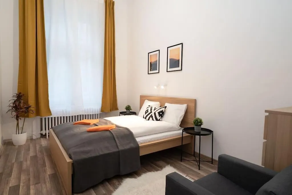 Hidden Gem At Kalvin Ter Apartment Budapest
